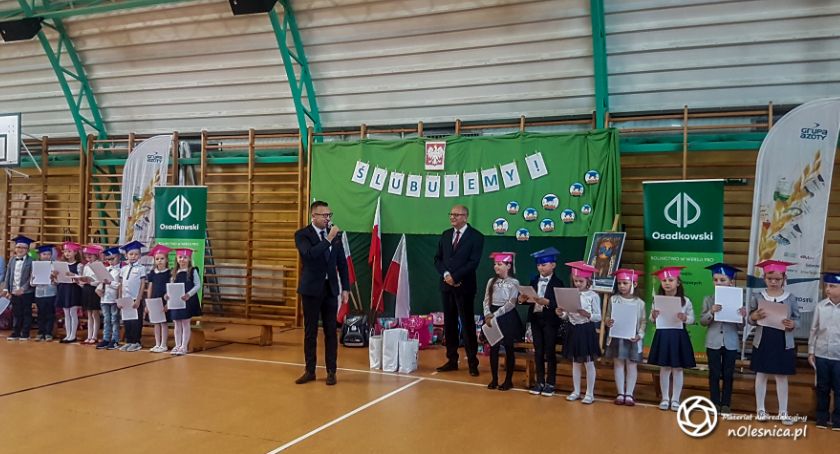 Apel i pasowanie uczniów w SP w Ligocie Polskiej