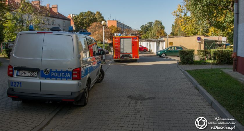 Kobieta od trzech dni leżała w swoim mieszkaniu