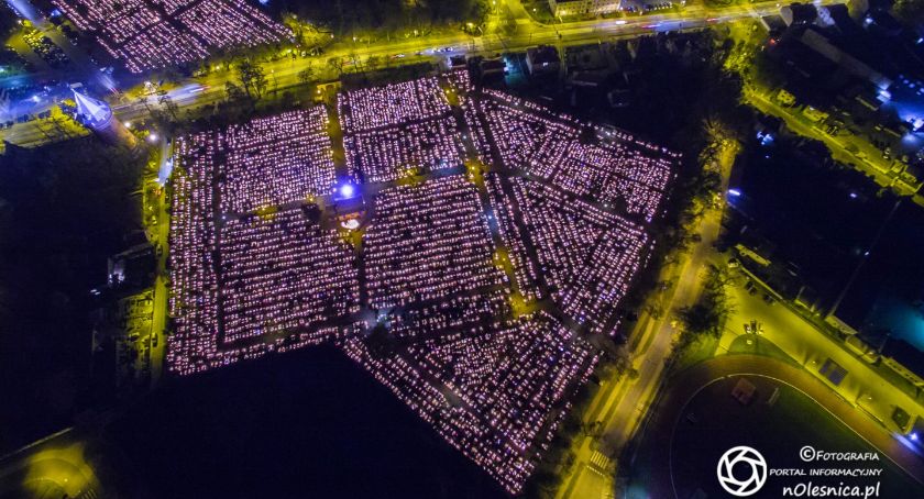 Oleśnickie cmentarze nocą - FOTO