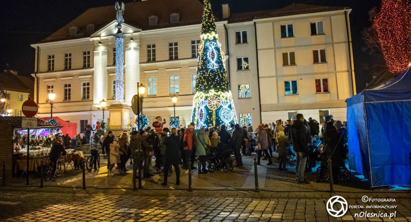 Jarmark oraz rozświetlenie choinki na oleśnickim rynku