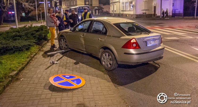 Zderzyły się auta na skrzyżowaniu