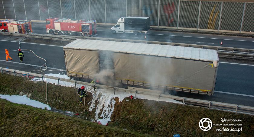 Pożar naczepy na trasie S8 - VIDEO