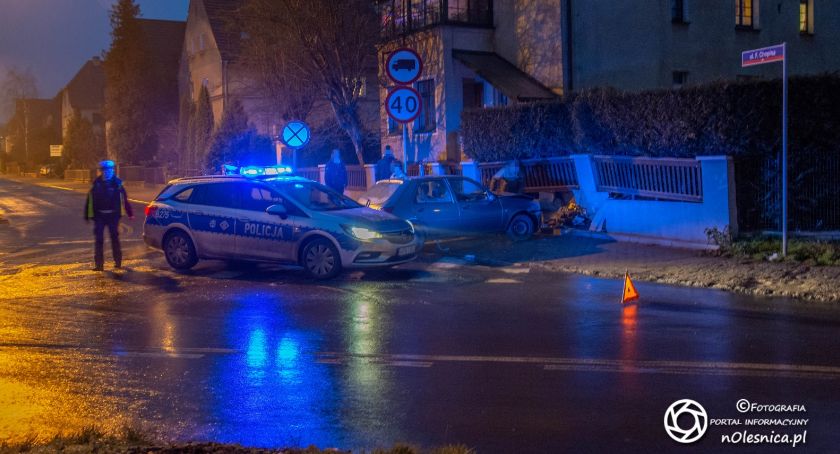 Fiesta kontra ogrodzenie