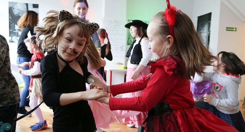 Charytatywny bal karnawałowy w Ligocie Polskiej z pomocą dla Tosi i Franka
