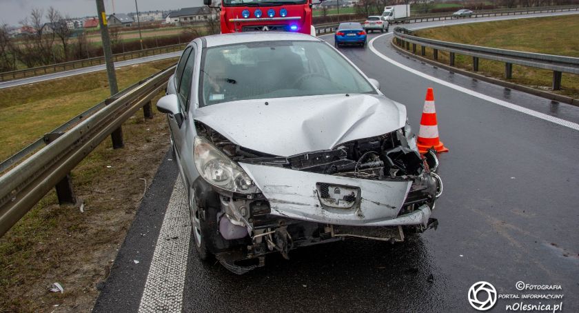 Wypadek na zjeździe z trasy S8 do Oleśnicy