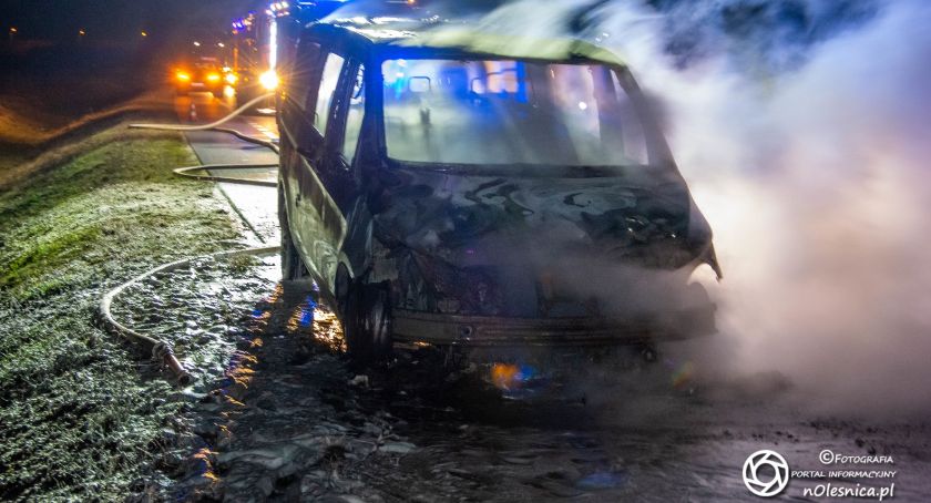 Spłonął bus na łączniku pomiędzy Polanką a węzłem Dąbrowa