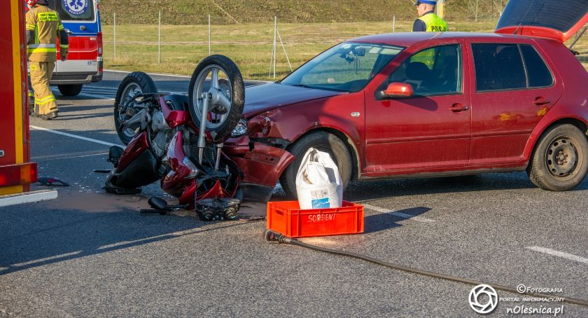 Wypadek motocyklisty na Dobroszyckiej