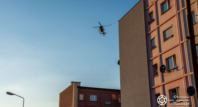 Śmigłowiec LPR lądował na boisku przy ul. Poniatowskiego - kobieta odmówiła pomocy - VIDEO