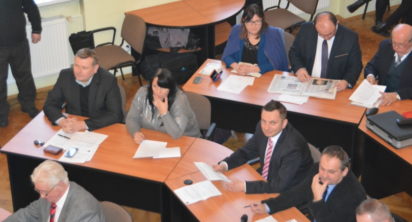 Nadzwyczajna sesja z trudnościami