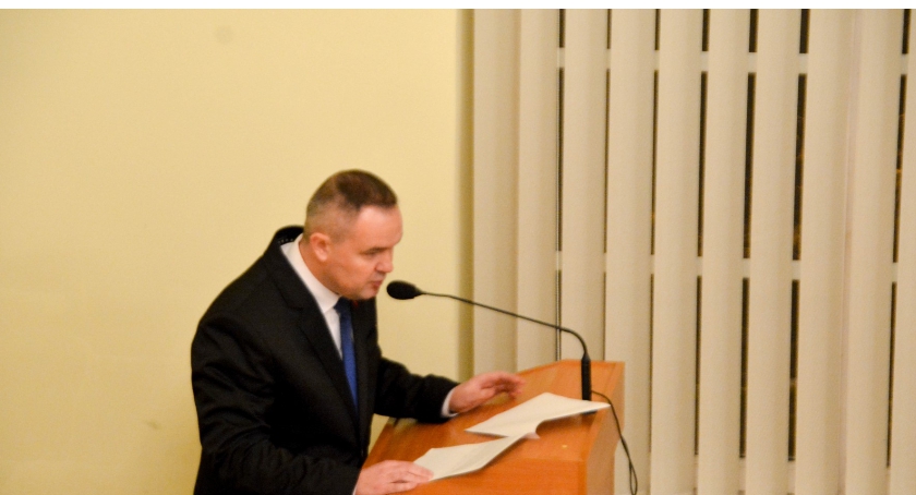 Broś i Horbacz przed starostwem