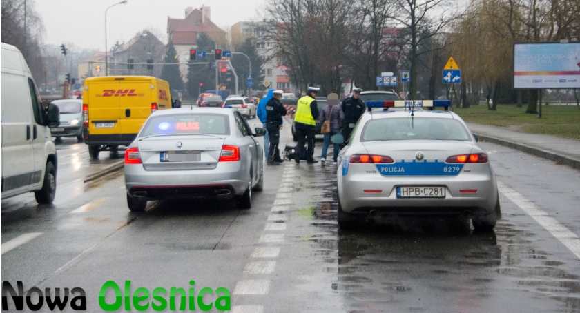 Kolizja aut na Wojska Polskiego - ZDJĘCIA