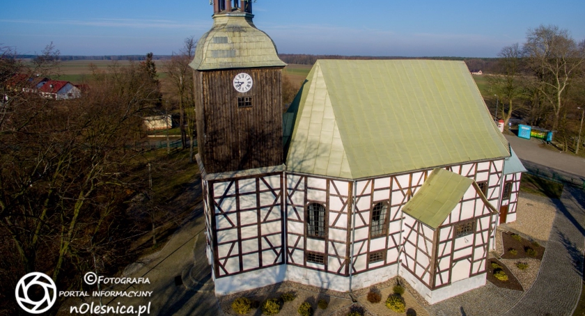 Kościółek w Boguszycach z drona