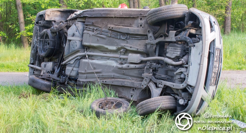 Paliwo na drodze DK25 a auto w rowie