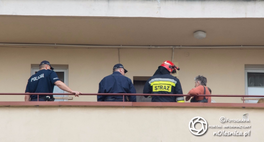 Strażacy pomagali policjantom