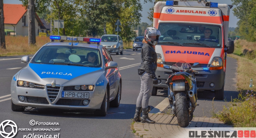 Motocyklista zderzył się z Citroenem na starej ósemce