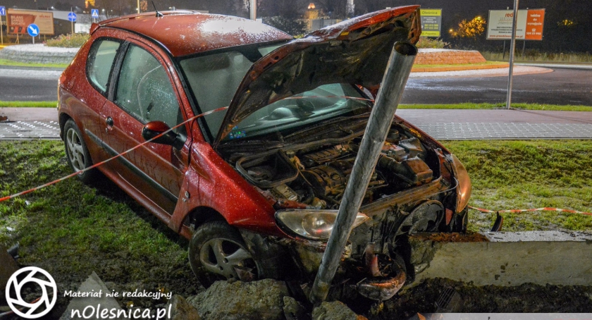 Peugeot wypadł z ronda
