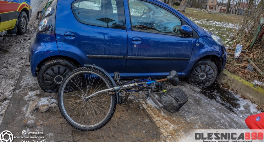 Wypadek Citroena i rowerzysty na Wiejskiej