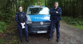 Kobieta zaginęła w lesie, odnaleźli ją oleśniccy policjanci