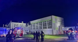 Wichura zerwała dach budynku szkoły w Miłowicach