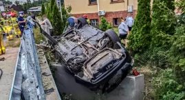 Poważny wypadek w Niwkach Kraszowskich. Trzy osoby trafiły do szpitala - interweniował Śmigłowiec LPR