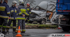 Ciężarówka zmiażdżyła busa - FOTO - VIDEO