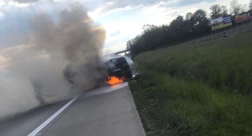 Na autostradzie A4 pod Wrocławiem płonął samochód osobowy