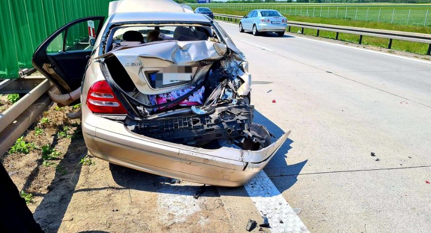 Wypadek na A4 z udziałem 4 pojazdów