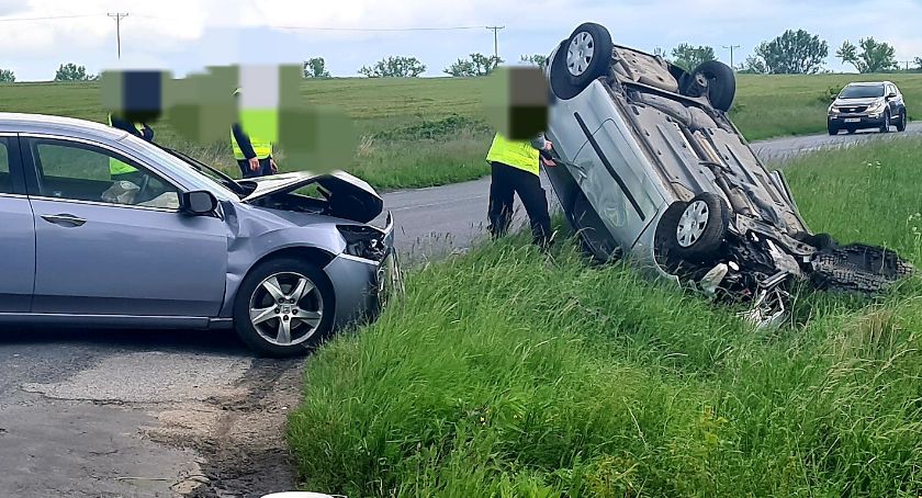 Wymuszenie pierwszeństwa przyczyną dachowania w Mikoszowie