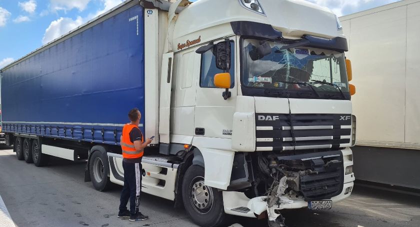 Na autostradzie A4 najechały na siebie dwa TiRy