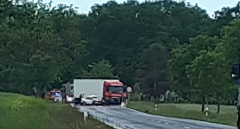 Śmiertelny wypadek pod Bolesławcem. Nie żyje 22-letni mężczyzna.