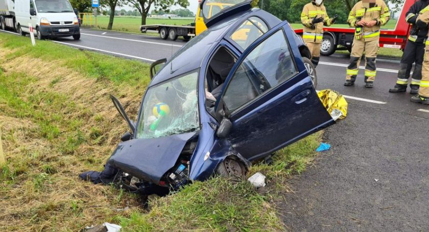 Toyota uderzyła w betonowy przepust