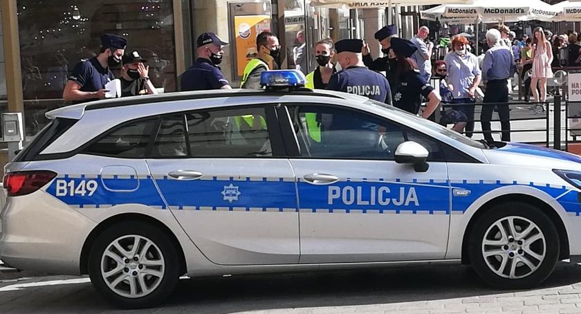 Po nitce do kłębka. Kryminalni namierzyli sprawcę włamania do sklepu w jednej z galerii handlowych
