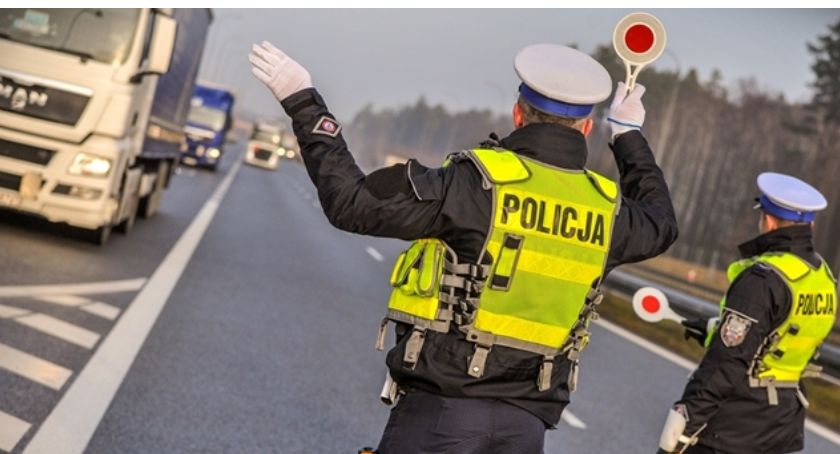 Jechał ciężarówką przez miasto, mimo że nie miał uprawnień do kierowania