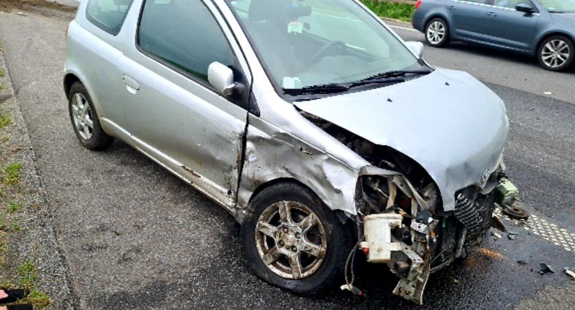 Dwa rozbite pojazdy na A4 i ucieczka sprawcy zdarzenia