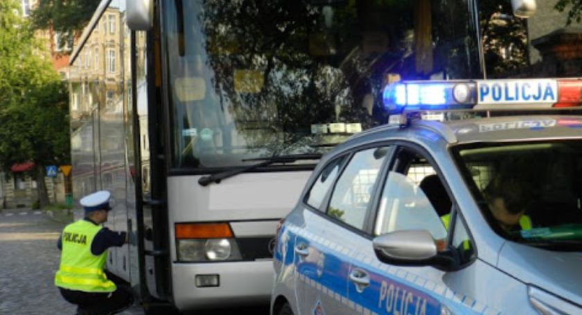 Rusza policyjny punkt kontroli autobusów
