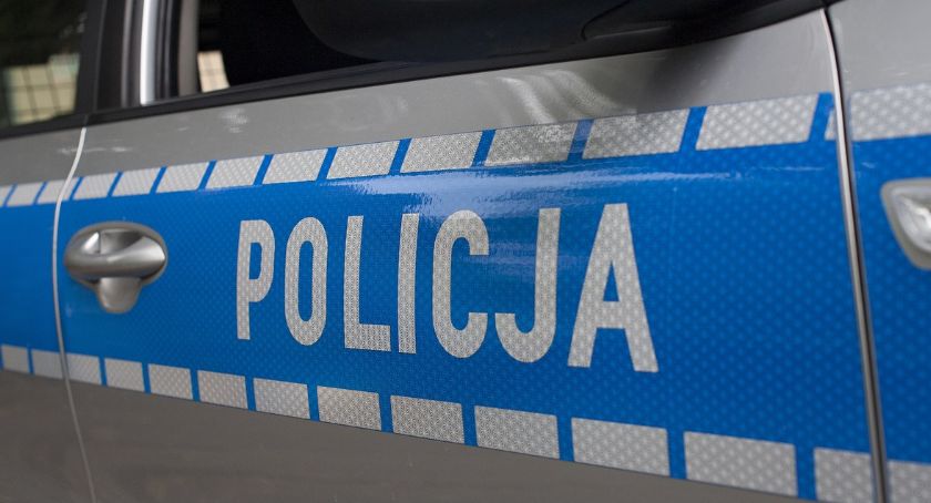 Biegał boso po drodze ekspresowej S8, okazało się, że był poszukiwany
