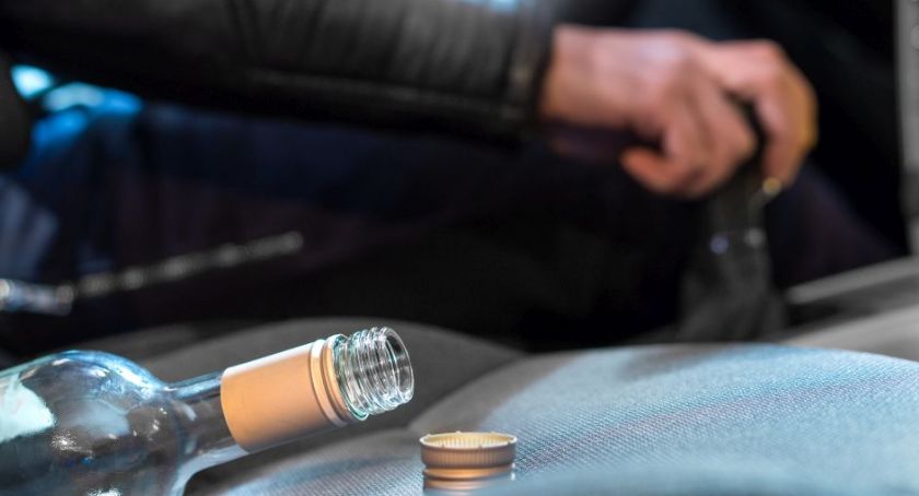 Przekroczył prędkość o 52 km/h, a podczas kontroli wydmuchał ponad 1.5 promila alkoholu