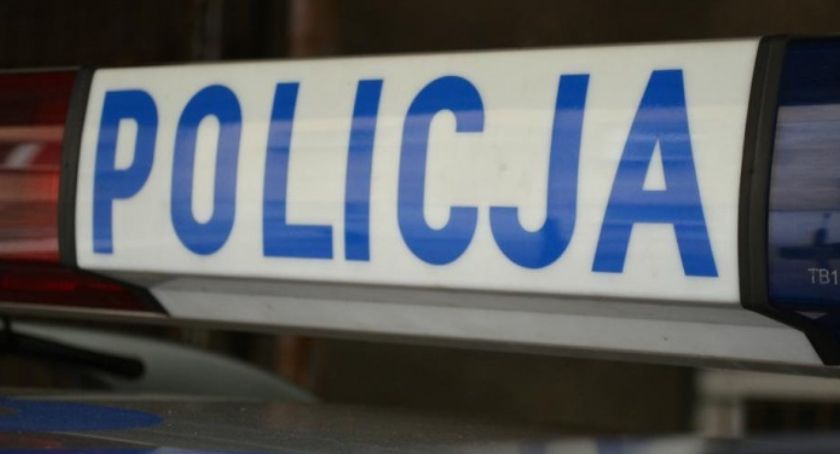 Podbiegł do policjantów prosząc o pomoc