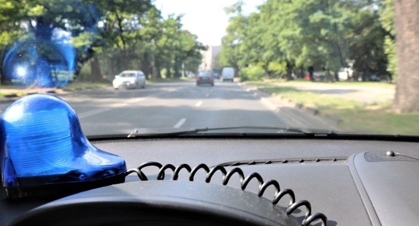 Samotny chłopiec chodził po Ołbinie. W domu zamiast matki policja znalazła narkotyki.
