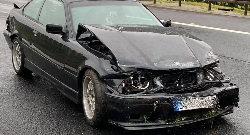 Zderzenie auta osobowego i ciężarówki na autostradzie A4