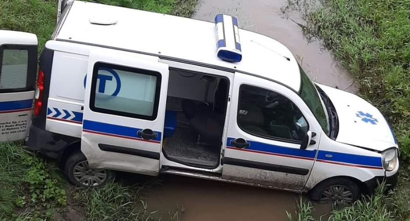 Karetką wpadł do rzeki