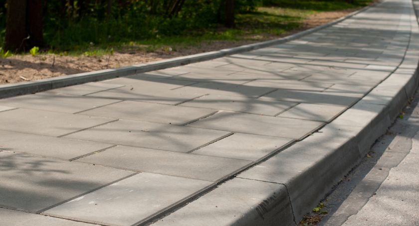 Nieszczęśliwy wypadek 73. letniego rowerzysty. Mężczyzna nie żyje.
