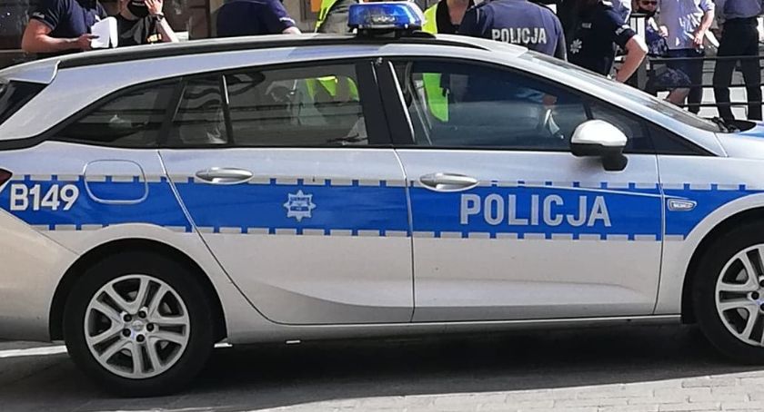Funkcjonariusze z Wrocławia udzielili pomocy mężczyźnie, który potrzebował natychmiastowej opieki medycznej