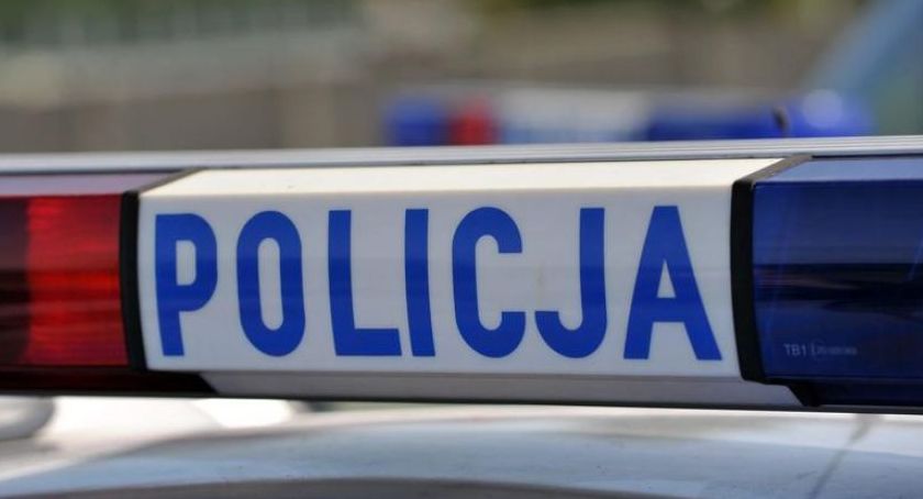 Staromiejscy policjanci uratowali psy zamknięte w mieszkaniu