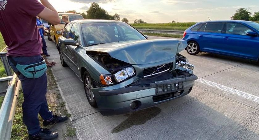 Wypadek na autostradzie A4 pod Wrocławiem.Typowe najechanie na tył.