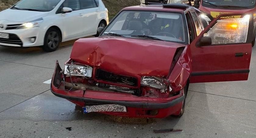 Zderzenie skody z fordem transitem na autostradzie A4