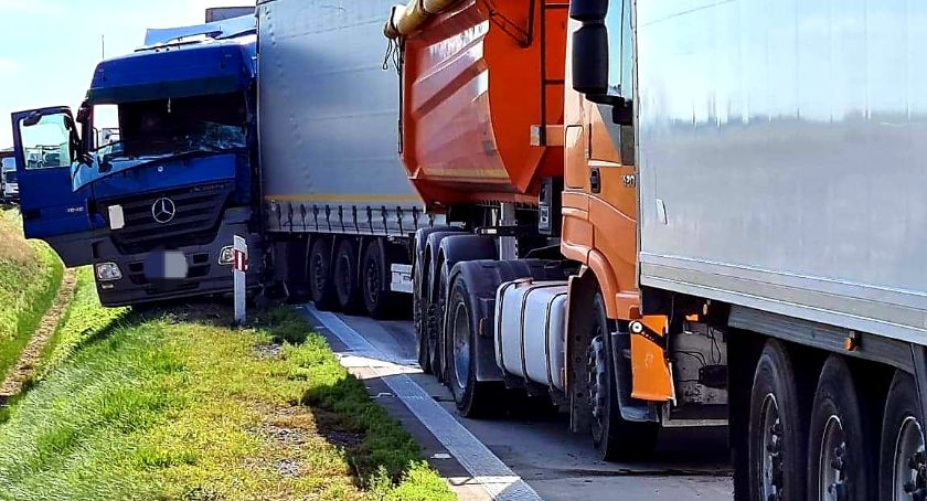 Zablokowana autostrada A4. Zderzenie 4 ciężarówek