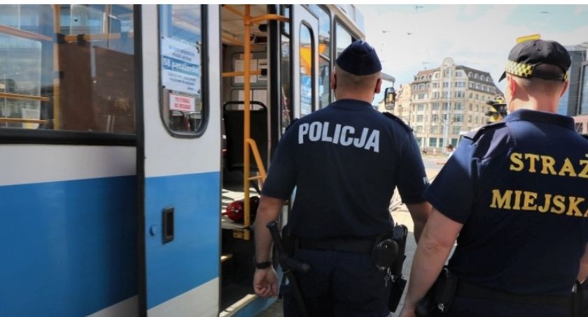 Ciąg dalszy wspólnych kontroli Policji, Straży Miejskiej i MPK pod kątem przestrzegania przepisów sanitarnych