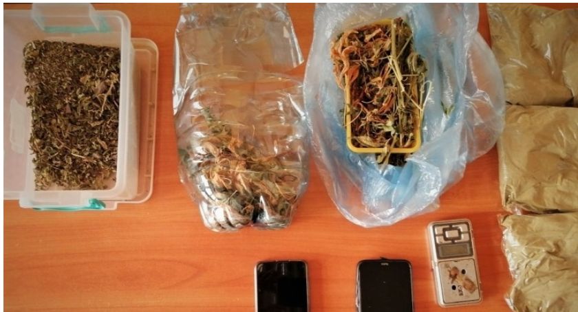 Miał plantacje marihuany w mieszkaniu. Został zatrzymany przez policjantów.