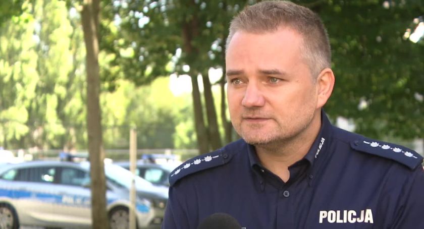 Elektrycznym wózkiem inwalidzkim po ruchliwej ulicy we Wrocławiu